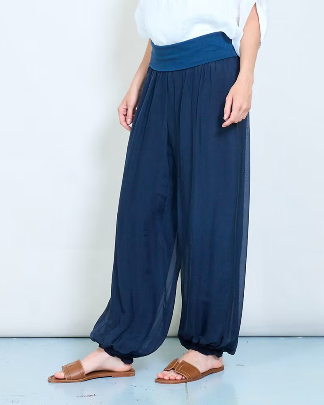 Silk and viscose pant - Gathered hem and loose fit .  (Navy)