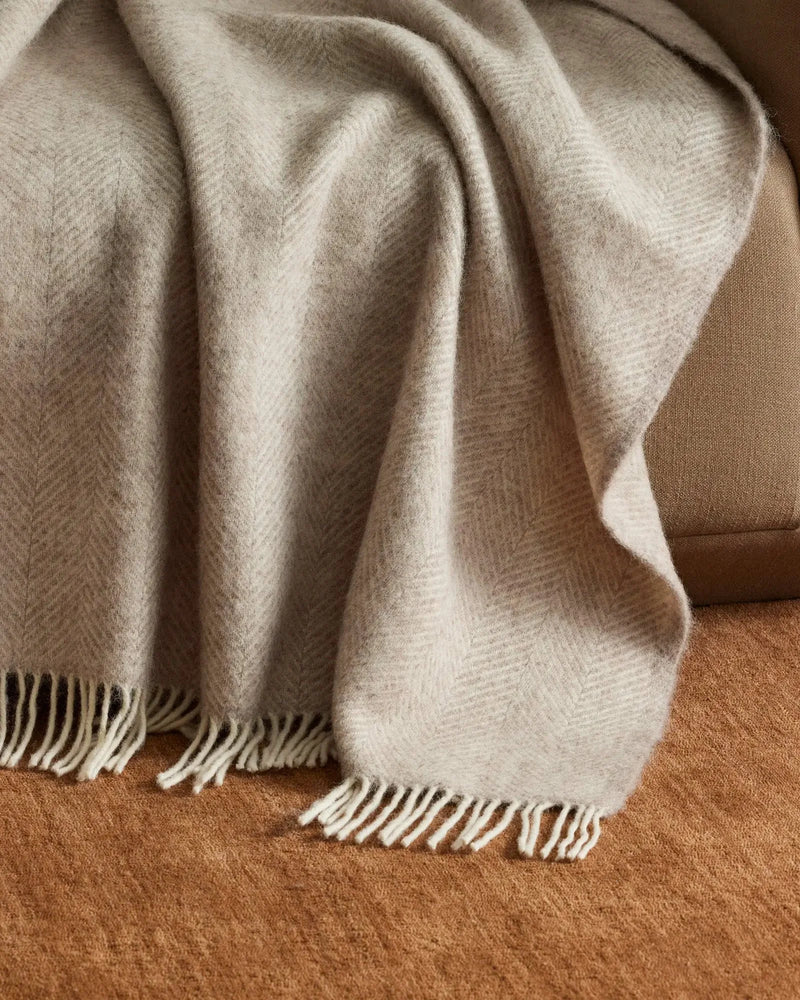 Weave - Magnus Throw (Quartz)