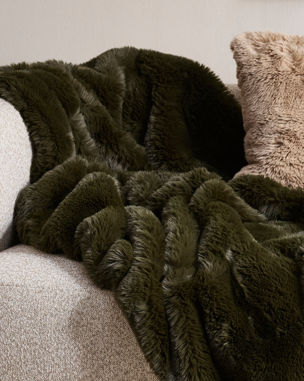 Pele (Polyester Faux Fur) Throw
