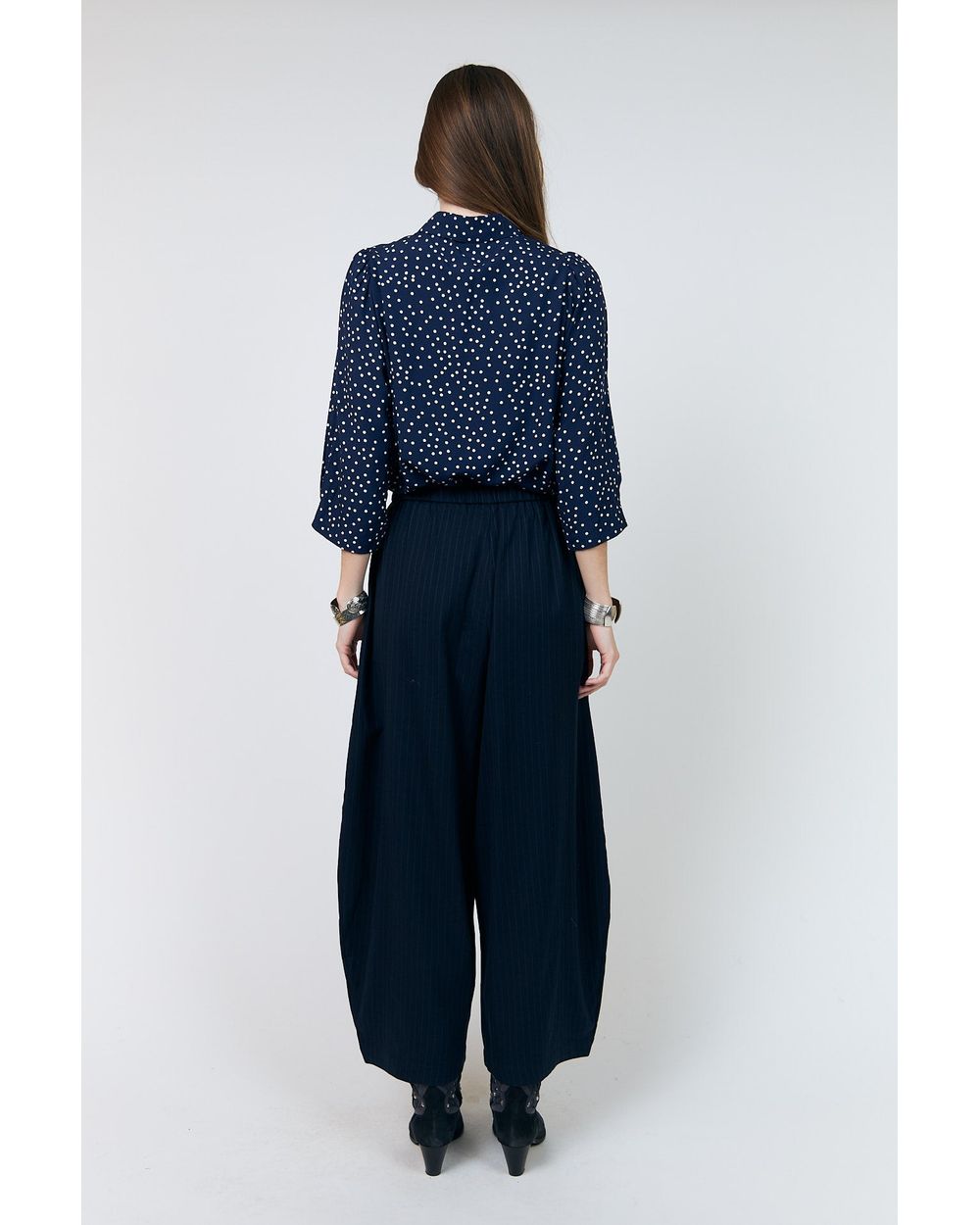 Lolly's Laundry Bono Shirt SS in Dark Navy polka dot, detail