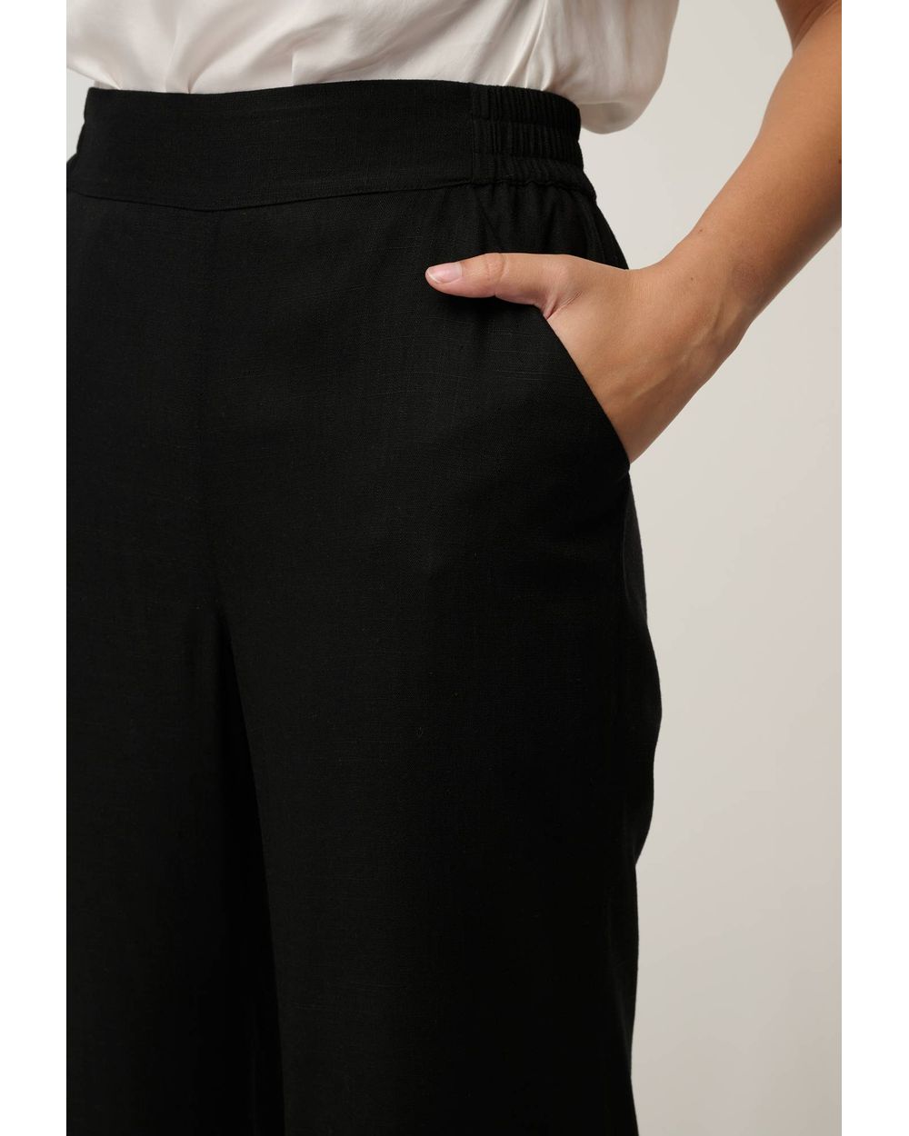 Willow Embroidery Detail Pant (Black)