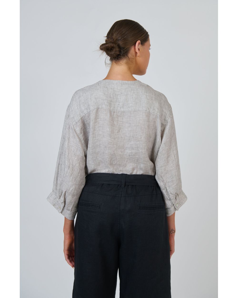 Naturals by O&J linen top in chai, detail view