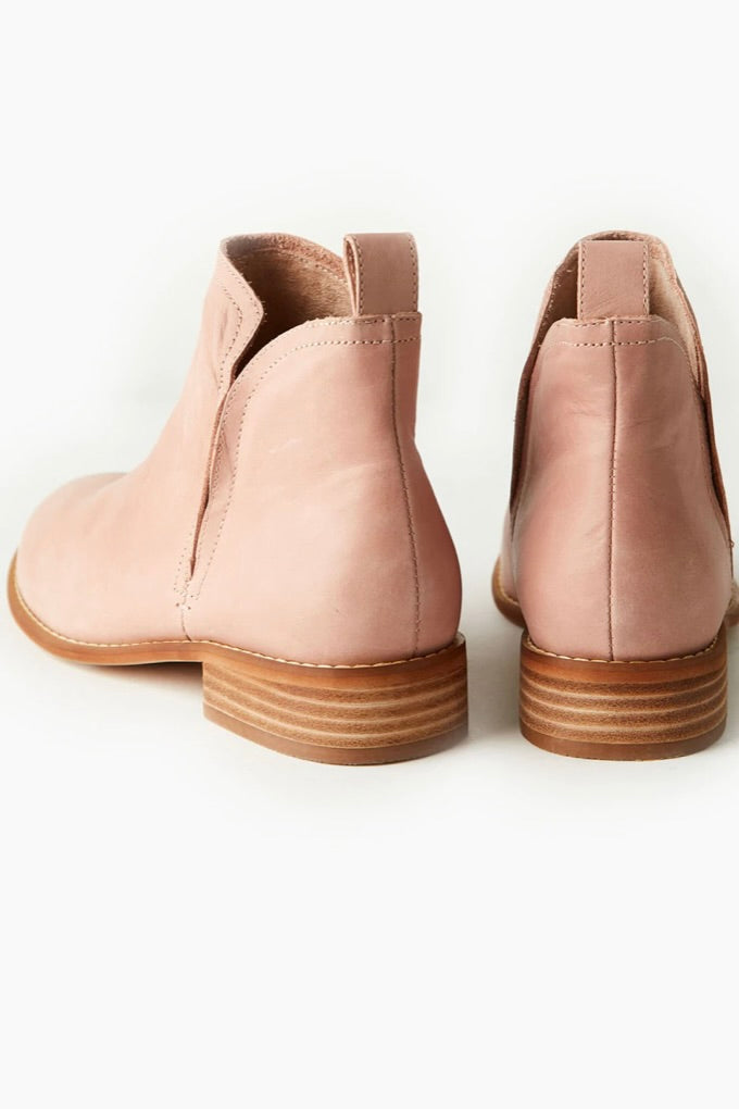 Douglas Boot Rose